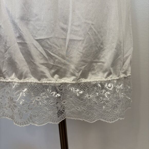 Vintage Bali Ivory Full Slip Lace Trim 100% Nylon Women's Size 42 / Large - Picture 5 of 9